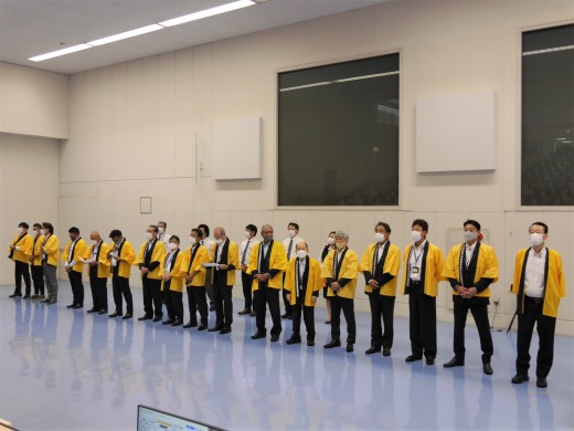 月初のＡＡにはＪＵ福岡の全役職員が整列（５日開催の花火まつり）