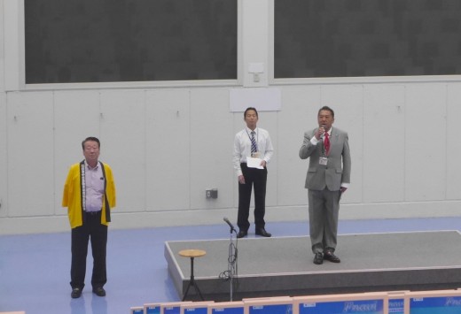 山村流通委員長が挨拶に立ち、会員に対して謝辞を述べた