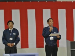 開催の挨拶に立つ田崎ゼネラルマネージャー