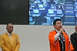 挨拶に立つ沓澤青年部部会長（右）と金子ＪＵ東京理事長（左）