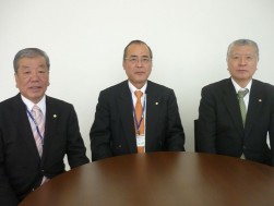 左からＪＵ福井の松本富男理事長、ＪＵ石川の宮前正明理事長、ＪＵ富山の喜多俊夫理事長