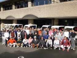 絶好のゴルフ日和の中、参加者５１人が熱戦を繰り広げた