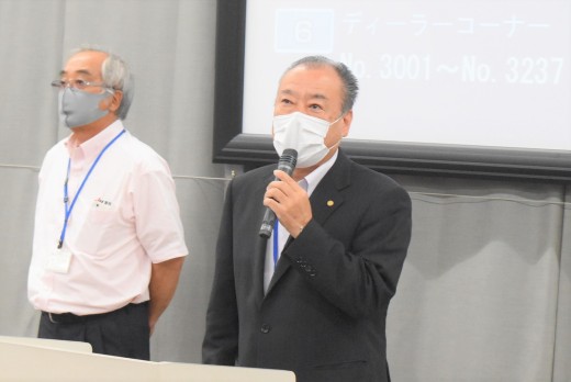 挨拶を行う小野田理事長