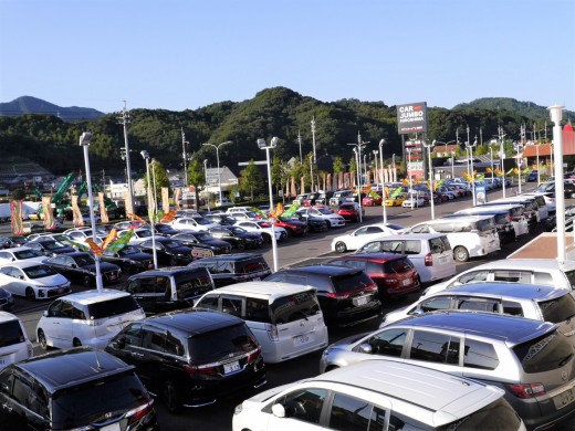 広大な展示スペースにバラエティ豊かな展示車