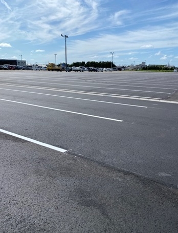 駐車場を整備、約300台分のアスファルトを舗装