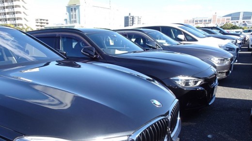 会場に並ぶ「BMW正規ディーラーコーナー」出品車