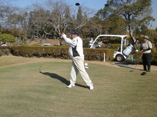 新園会長・理事長のティーショット