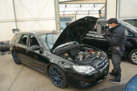 車両鑑定師実車テストの様子