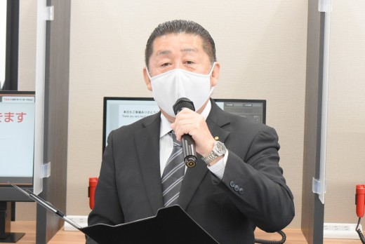 謝辞を述べる矢谷流通本部長