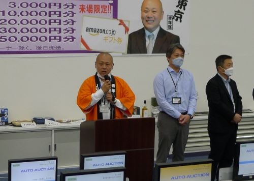 挨拶に立つ東山部会長