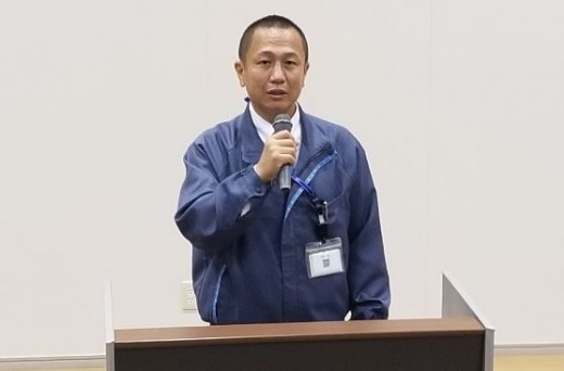 挨拶に立つ竹原会場長代行