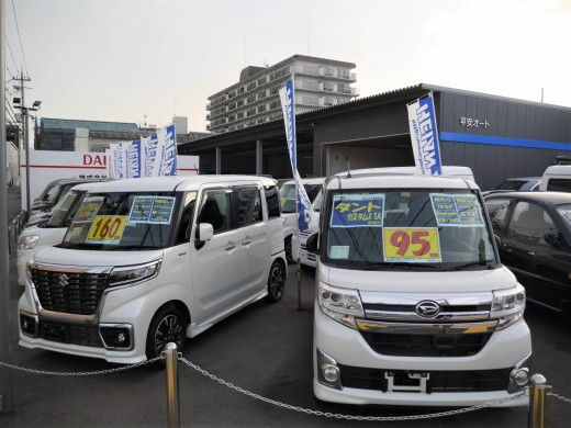 良質軽自動車の展示も多い