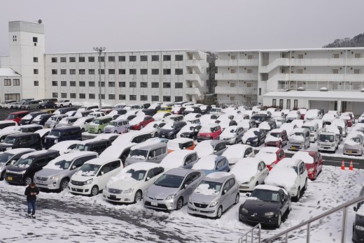 出品ヤードには積雪