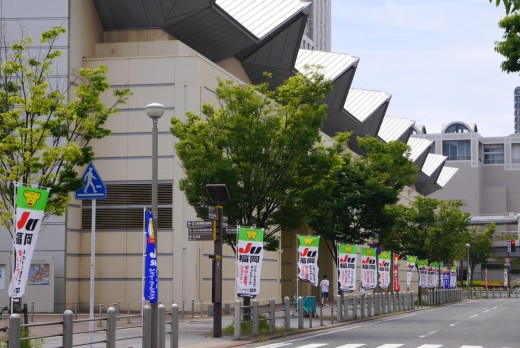 展示会場の沿道にはＪＵブランドを訴求するのぼり旗