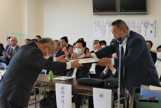 協会役員永年表彰I(１０年）の小川氏