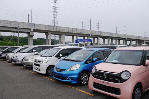 出品ヤードには良質車が多数並んだ