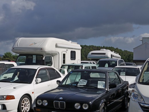 当日はキャンピングカー(エルフ)など希少車も多数出品された