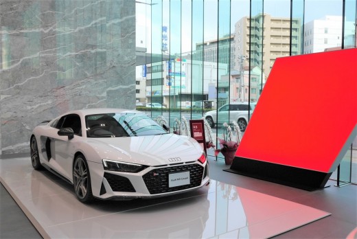 魅せる車両展示でアウディの世界観を訴求する