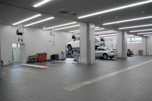 冷暖房完備で快適なサービス工場