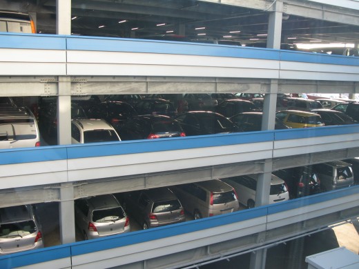 多層式ヤードは今回も各階に多数の出品車