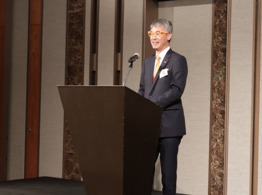 三井住友銀行吉祥寺法人営業部南剛郎部長からの来賓祝辞が贈られ