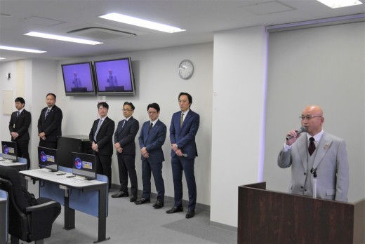 澤田金融委員長とオリエントコーポレーション関係者が登壇し、スプリングキャンペーンへの協力を呼びかけた