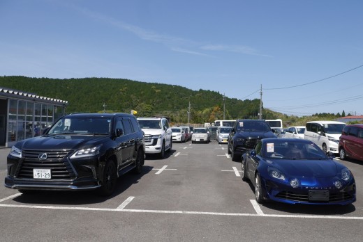 高級車の出品も底堅い