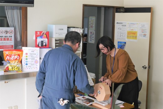 ガラガラ抽選会を実施