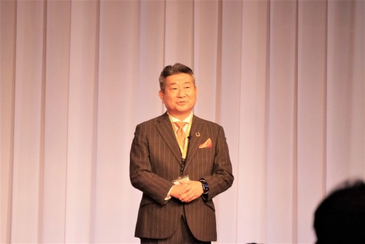 高木社長があいさつを述べた