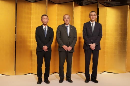 左から、千原新理事、奥村新理事、羽田新理事