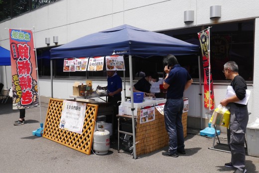 大記念ＡＡ名物の「１００円屋台」