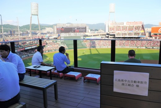 臨場感あふれるスタジアムで野球観戦
