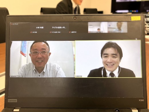 熊谷店長（左）