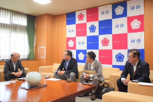 地域振興について意見交換が行われた。右端はTAA四国の松田会場長