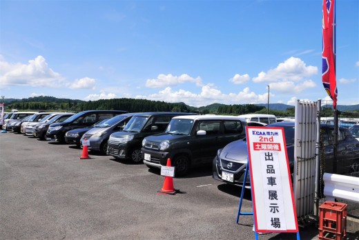 出品ヤードには多くの良質車が並んだ