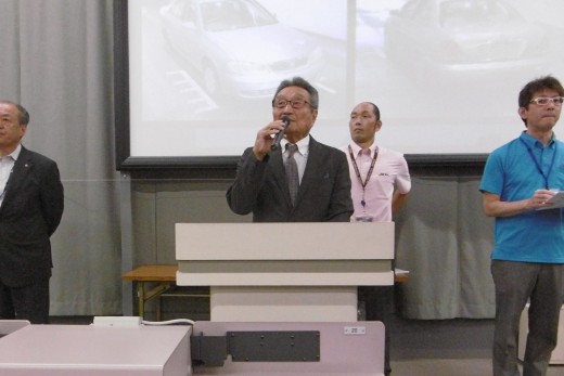 あいさつを述べるJUコーポレーション・鈴木副会長