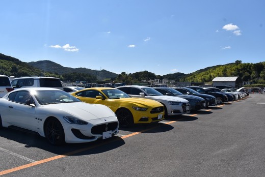 「輸入車プレミアムコーナー」に９８台が出品された