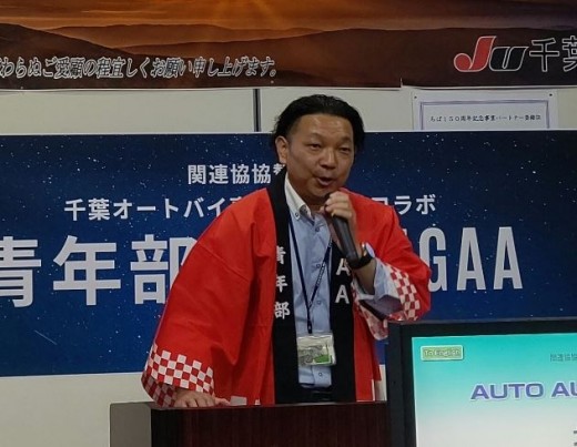 あいさつに立つ小高部会長