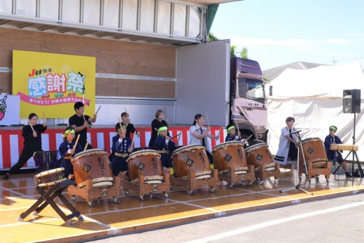 地元和太鼓チームによる演奏も大迫力だった