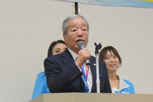 あいさつを述べるJU中販連・松本副会長