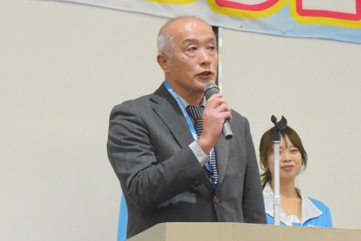 あいさつを述べるJU中販連・奥村流通委員長