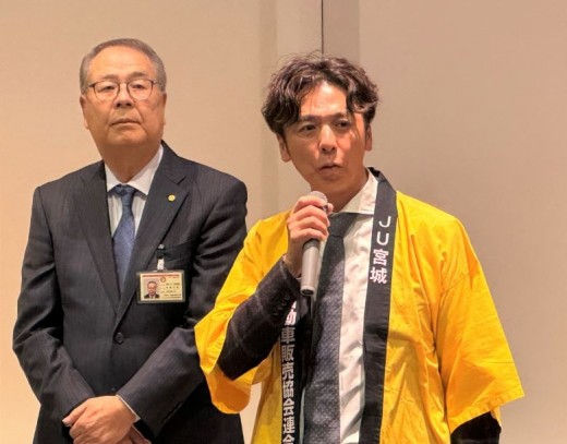 あいさつに立つ及川青年部会長