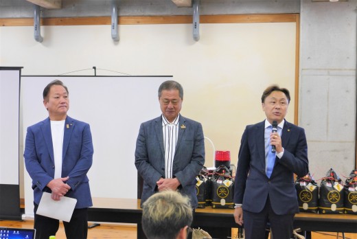 ＪＵ中四国の大和流通委員長があいさつ（写真右）