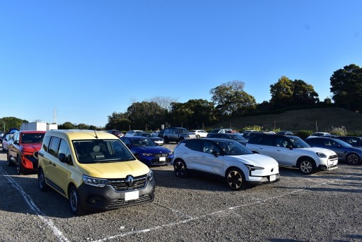 １７ブランド、３７台の試乗車が集まった