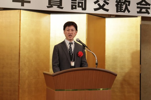 来賓あいさつする経済産業省製造産業局　自動車課 是安俊宏 課長補佐