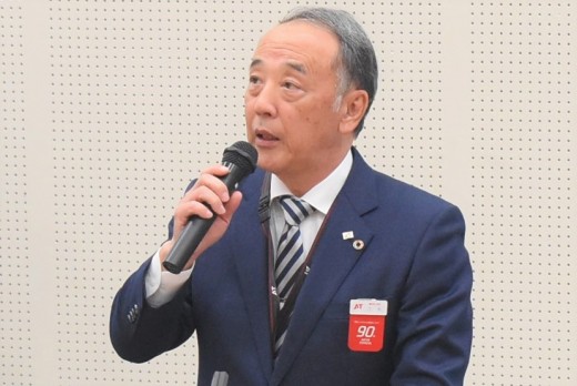 感謝を述べる八木専務取締役