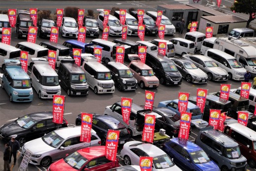 幅広い車種を展示・販売