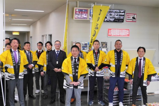 白川青年部会長（写真中央）を中心にメンバーが一丸に
