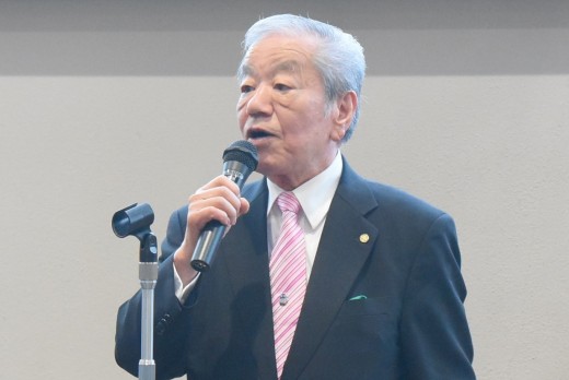 来賓を代表してあいさつを行うJU中販連・松本副会長