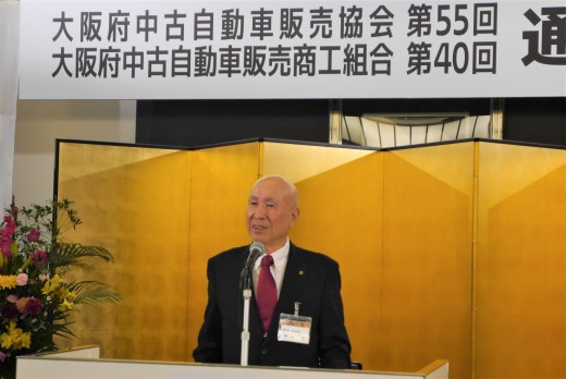稗田新会長・理事長が就任のあいさつを述べた